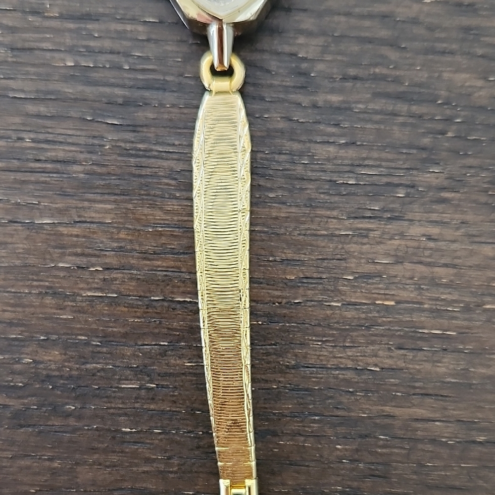 Vintage LUCERNE Swiss Made Gold-Tone Ladies Manual Wind Watch - Working - Picture 4 of 12